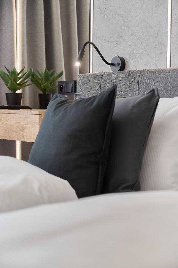 Exclusive Apartment With Balcony & Parking Wroclaw By Renters Prestige Eksteriør billede